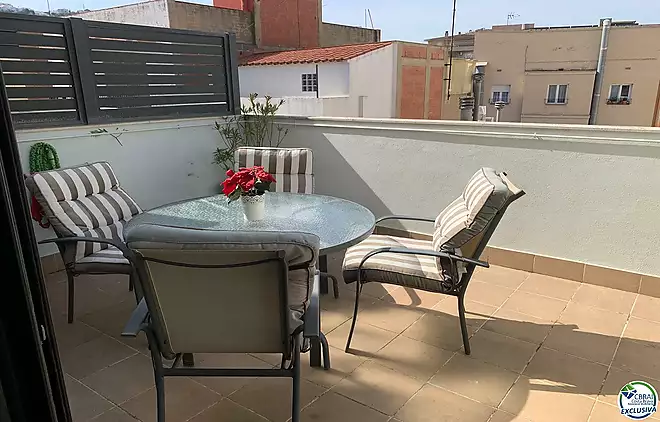 Preciós apartament a la planta superior al centre de Roses